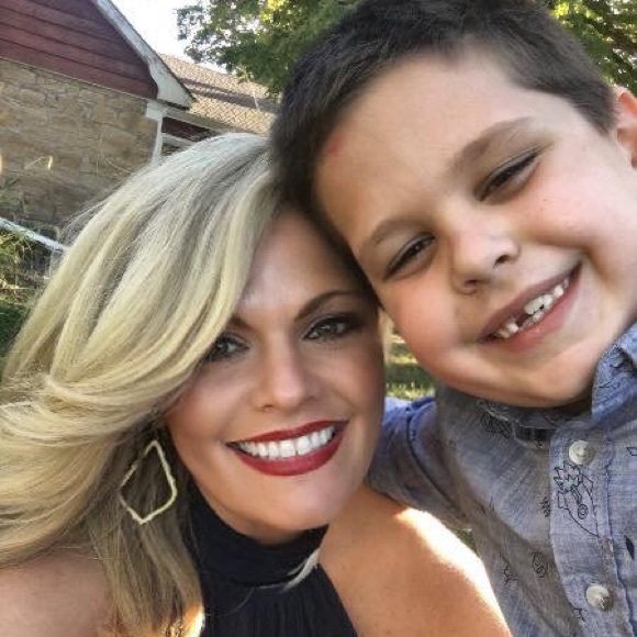 Meet your Posher, Jennifer - Picture 1 of 1